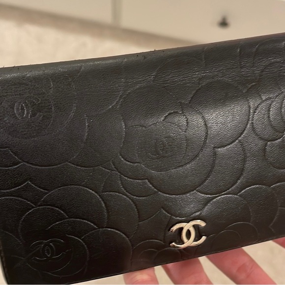 Vintage Chanel camellia lambskin wallet with chain - Picture 8 of 16